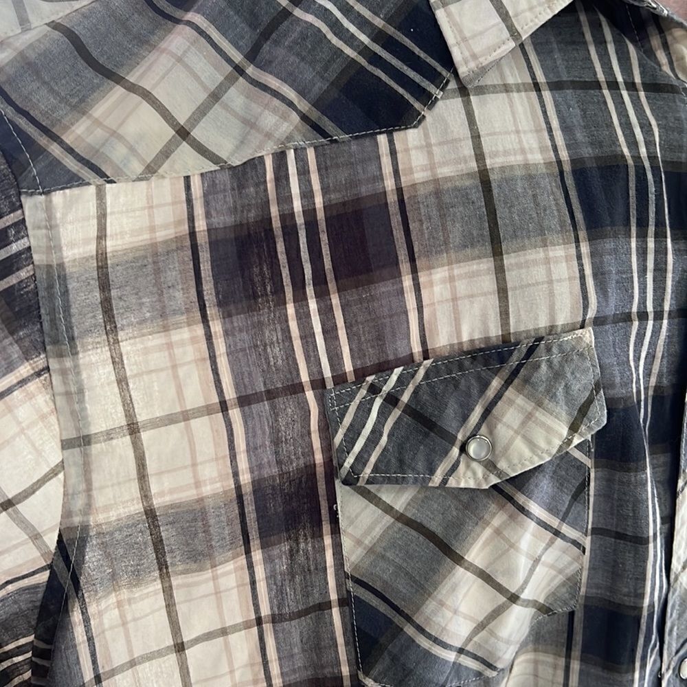 Wrangler Button Down    - Picture 3 of 6